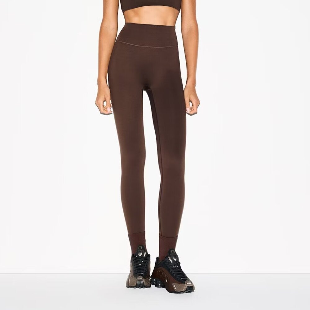 NikeSKIMS Matte Women's High-Waisted 26" Leggings